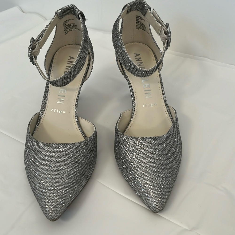 Anne Klein Fabulist pointed toe pumps, Silver.  Size 9M - used.